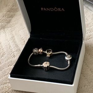 Pandora bracelet w charms